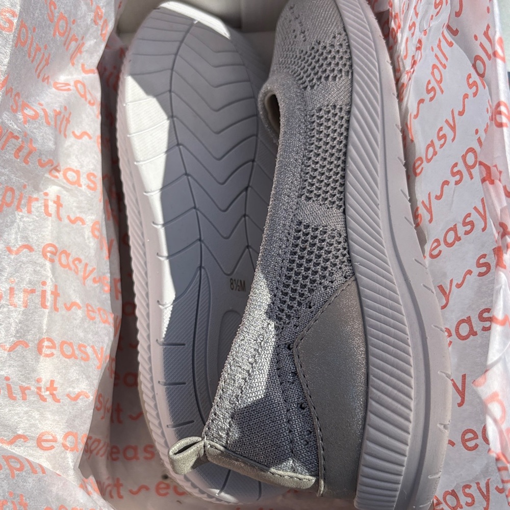 Easy Spirit Light Gray Knit Flats - Picture 3 of 4